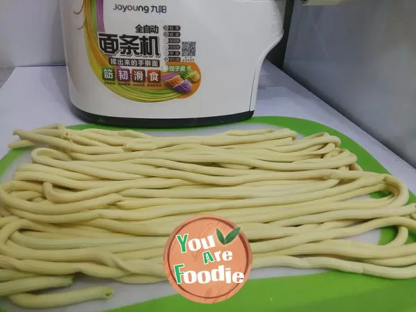 Cumin colored vegetable hollow noodles