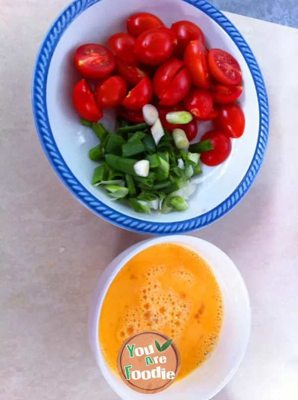 Fried egg with tomato