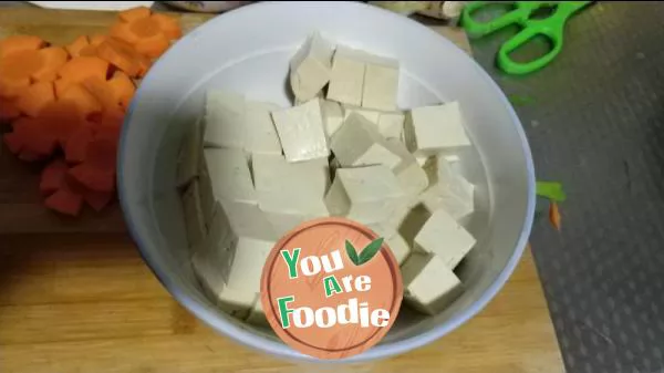 Stewed tofu with fish in casserole