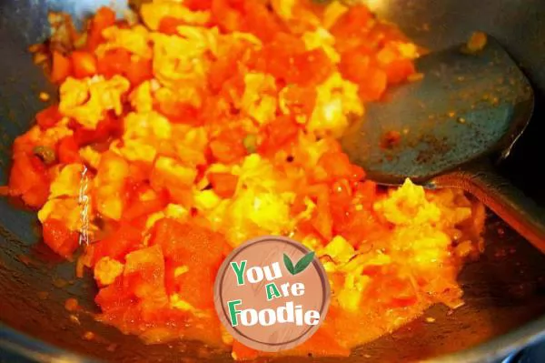 Fried egg with spicy tomato
