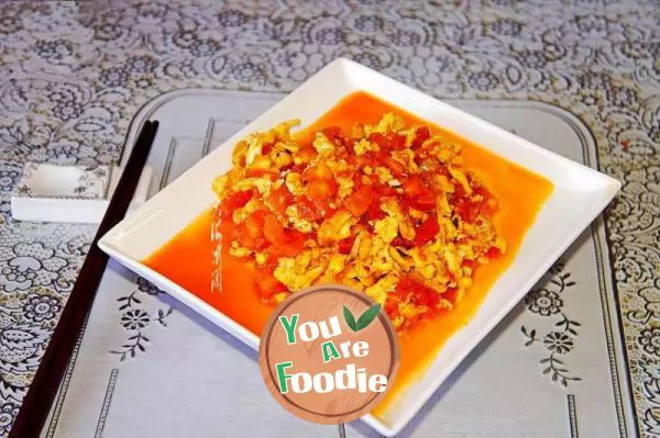 Fried egg with spicy tomato
