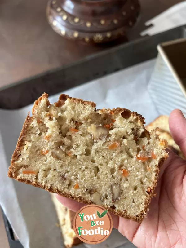 Carrots and walnuts pound cake