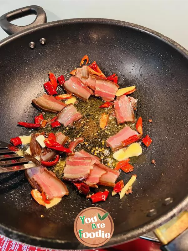 Fried broccoli with preserved pork