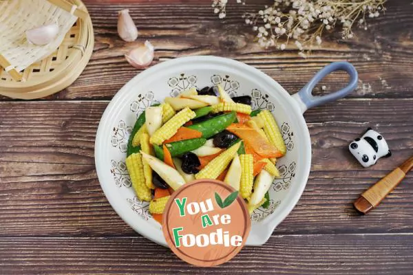 Stir-fried-seasonal-vegetables-with-corn-shoots