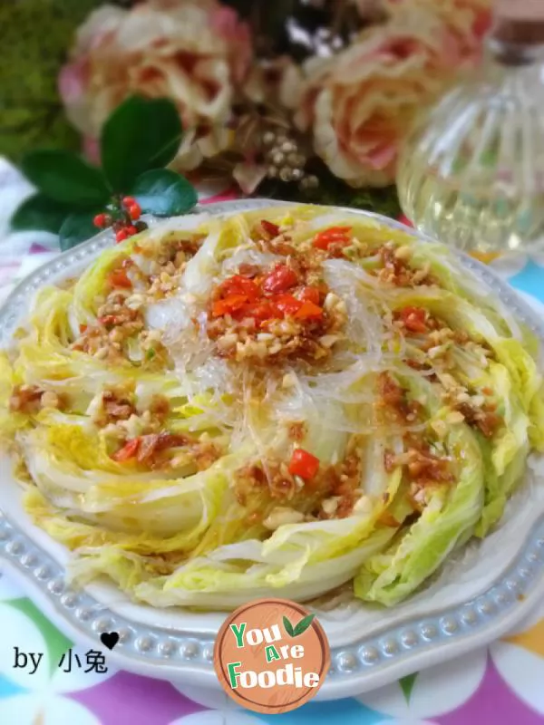 Baby dish with minced garlic and vermicelli - seafood flavor made from cabbage