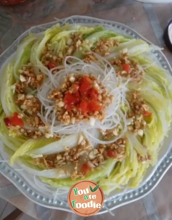 Baby dish with minced garlic and vermicelli - seafood flavor made from cabbage