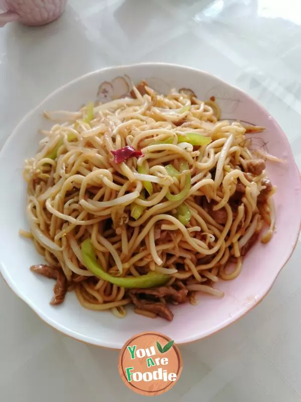 Stir-Fried-Noodles-with-Vegetables-shredded-meat