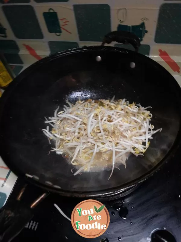 Stir-Fried Noodles with Vegetables shredded meat