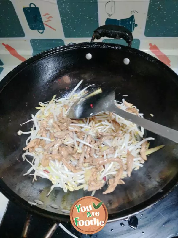 Stir-Fried Noodles with Vegetables shredded meat