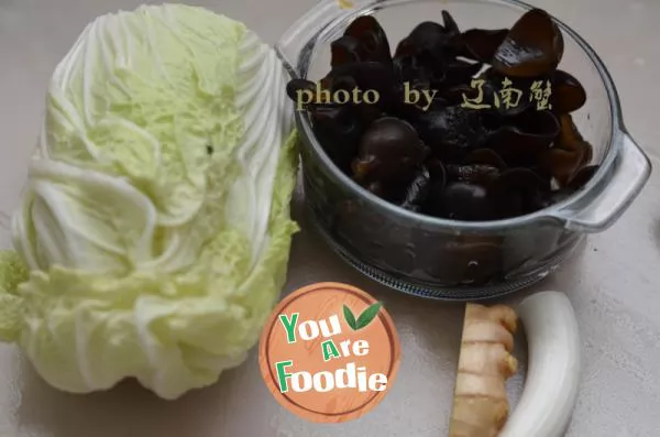 Stir fried cabbage with black fungus, health preserving vegetable in winter