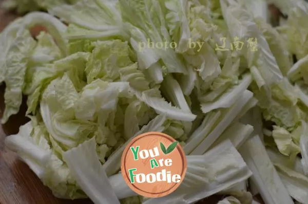 Stir fried cabbage with black fungus, health preserving vegetable in winter