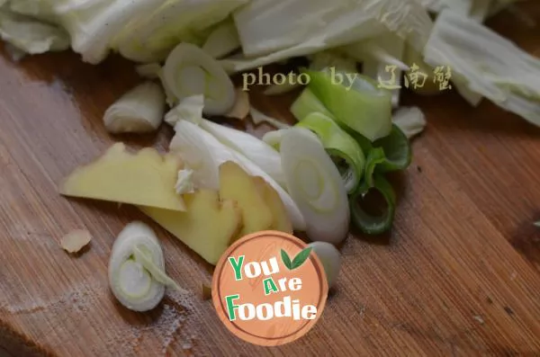 Stir fried cabbage with black fungus, health preserving vegetable in winter