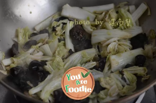 Stir fried cabbage with black fungus, health preserving vegetable in winter