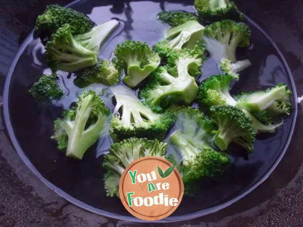 Assorted broccoli