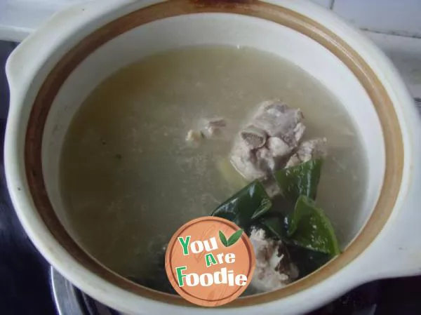 Summer nourishing soup --- spare ribs and kelp soup