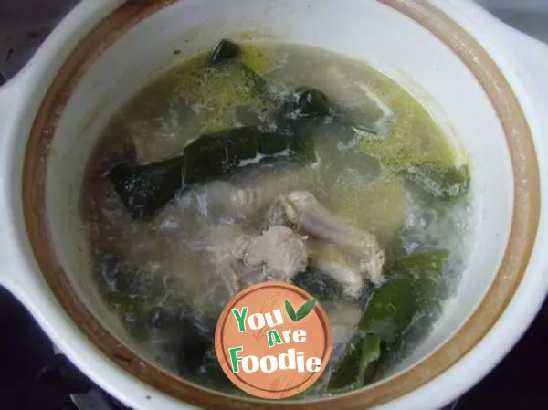 Summer nourishing soup --- spare ribs and kelp soup