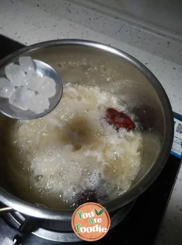 Rock sugar tremella lotus seed soup