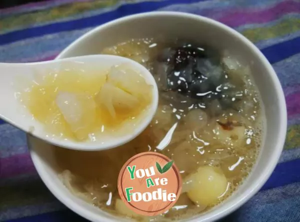 Rock sugar tremella lotus seed soup