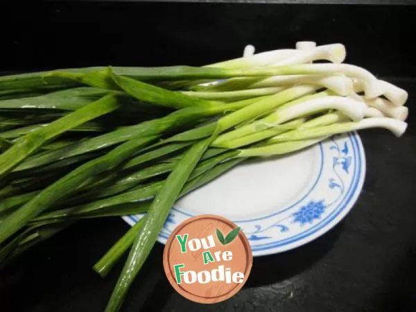 Fried lion head with green garlic