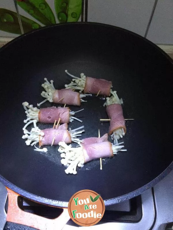 Hommel bacon tastes different ---- bacon and Flammulina velutipes roll