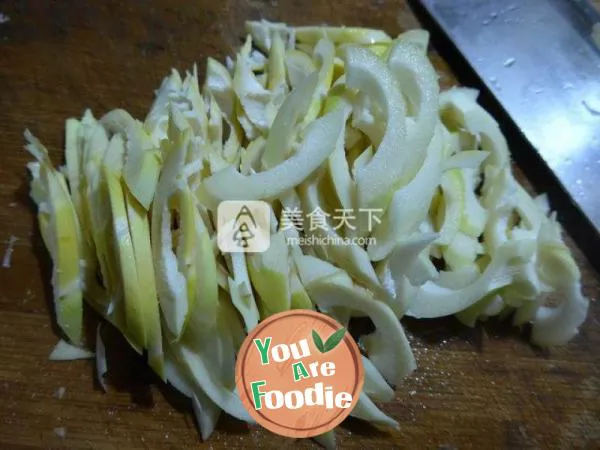 Fried bamboo shoots with leeks