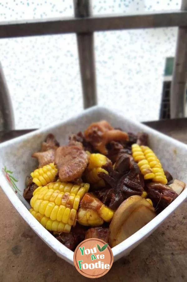 Braised chicken with onion and corn