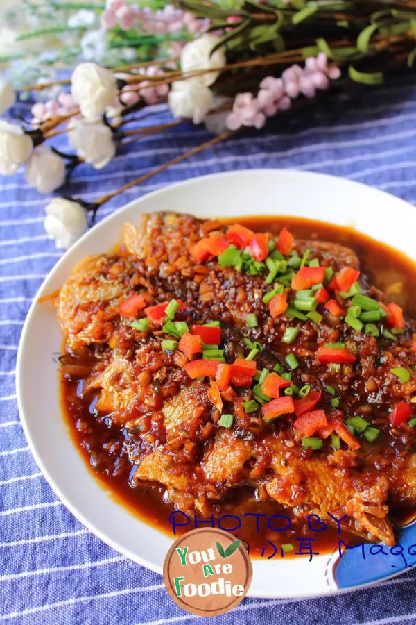 Braised yellow croaker in brown sauce