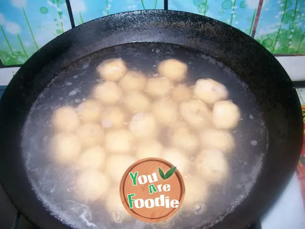 Glutinous rice balls with bean paste