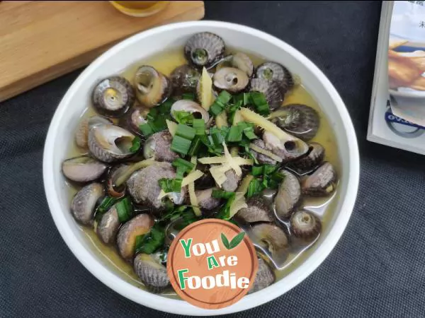 Steamed horseshoe snail with preserved vegetable juice