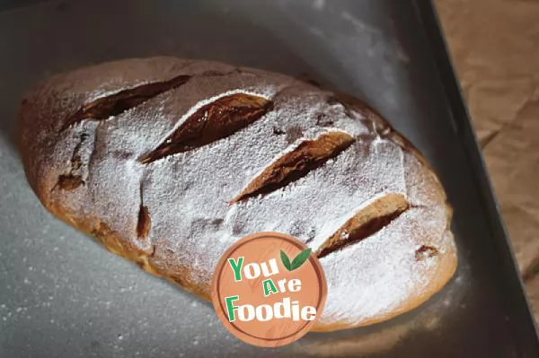 Breakfast bread with hard outside and soft inside. [whole wheat brown sugar longan bread]