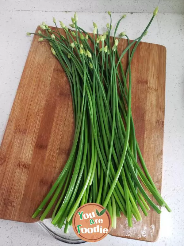 Fried shrimps with leek moss
