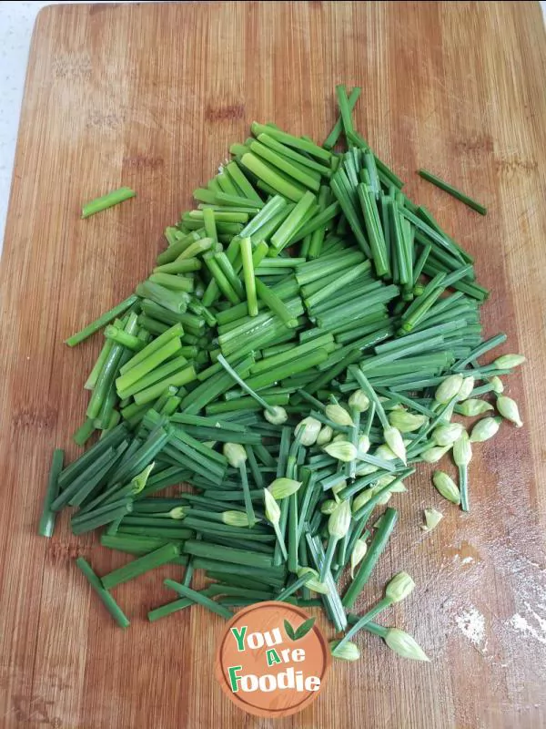 Fried shrimps with leek moss