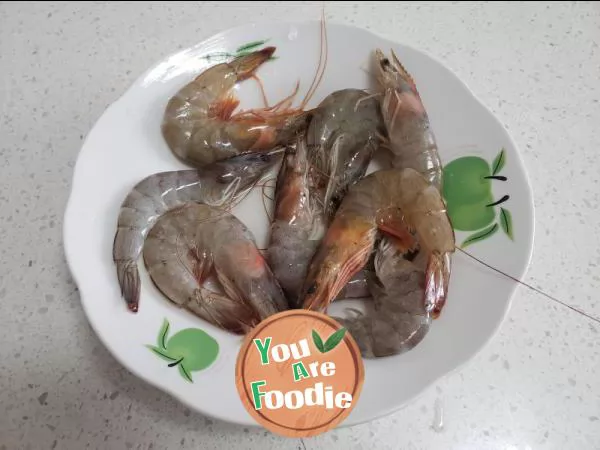 Fried shrimps with leek moss