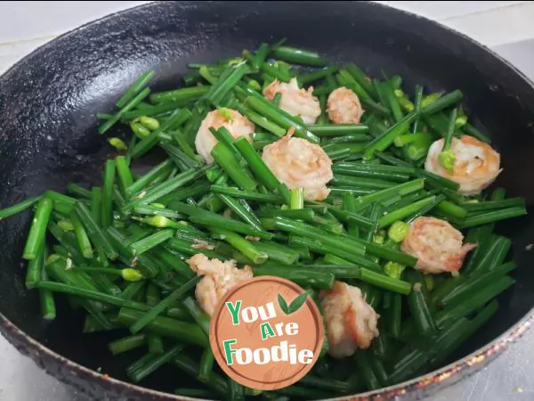 Fried shrimps with leek moss