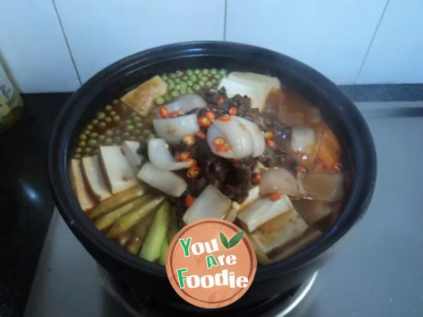 [Taji pot] - beef, tofu and vegetables in casserole