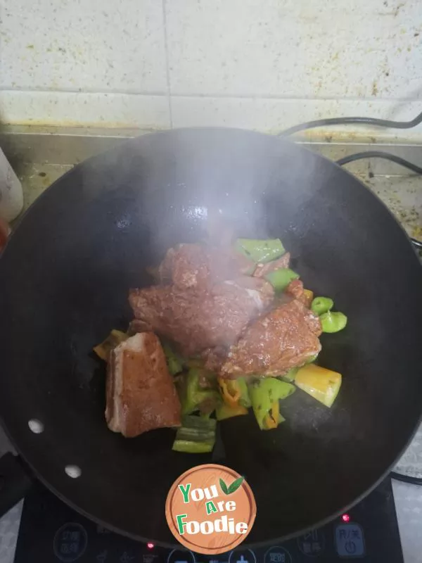 Stewed Rice with Spicy Pork Feet and Green Pepper