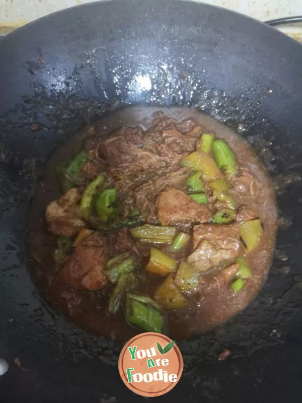 Stewed Rice with Spicy Pork Feet and Green Pepper