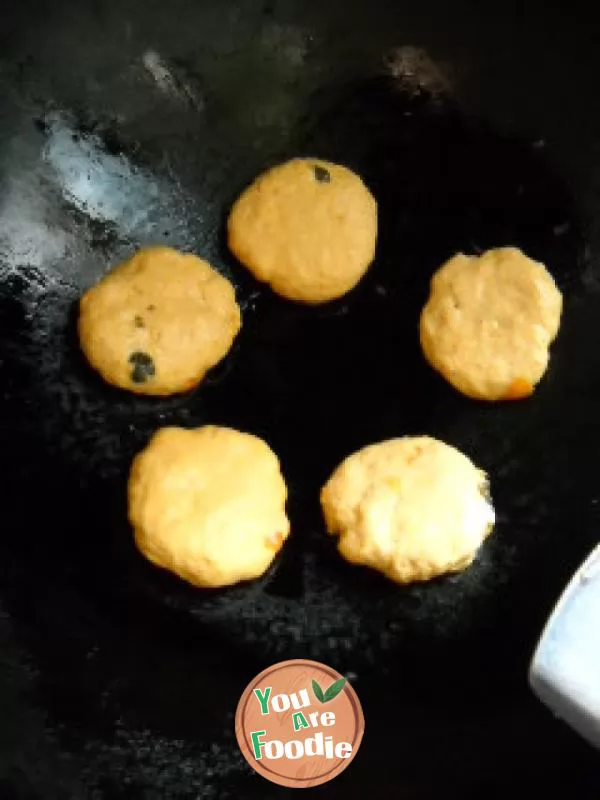 Persimmon cake with ginger juice