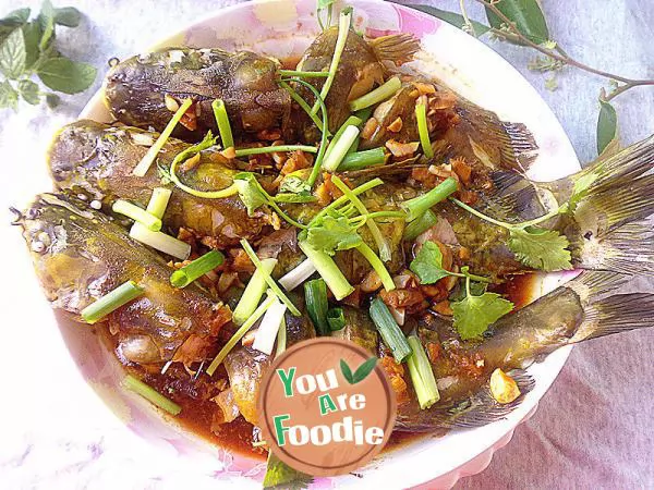 Steamed with sauce: Yellow bone fish in golden sauce