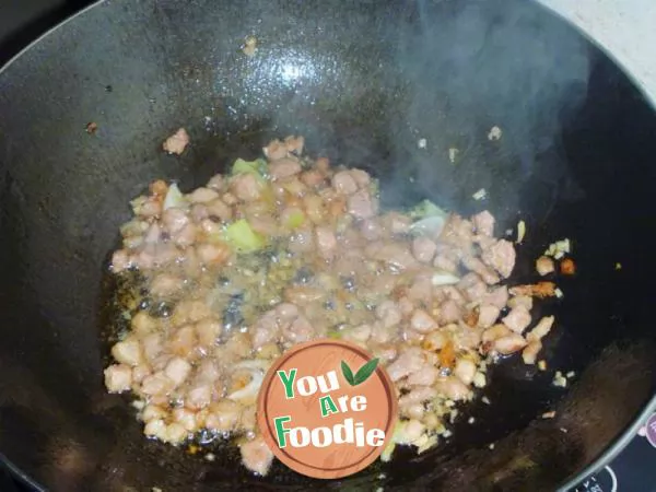 [fried noodles with jam, pattern making] fried noodles with diced meat and nuts