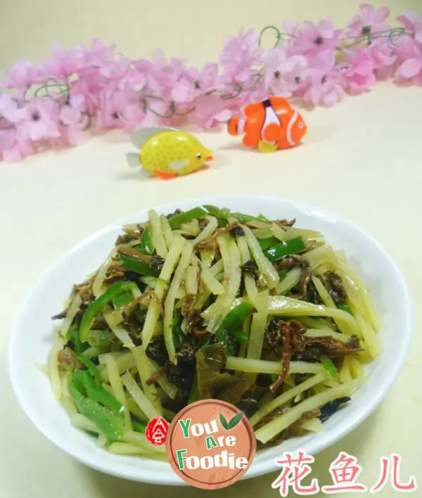 Fried potato with green pepper and plum