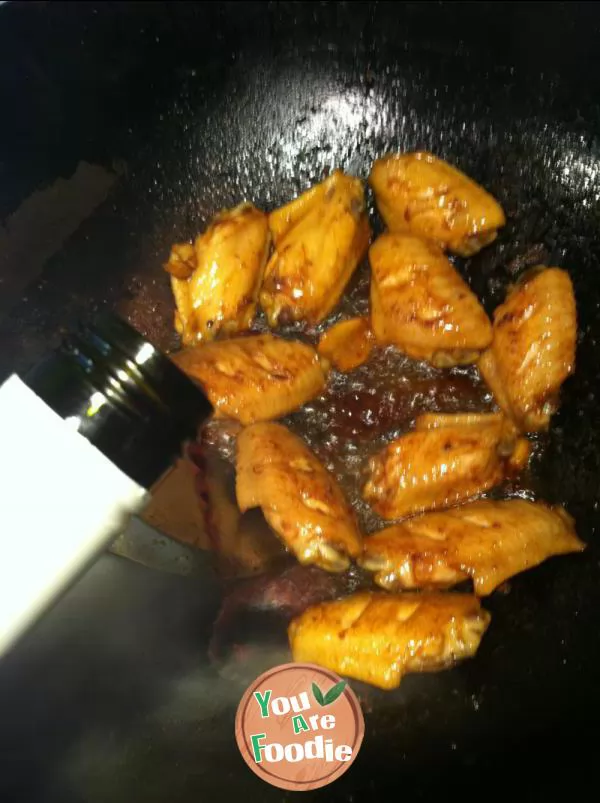 Chicken wings in red wine