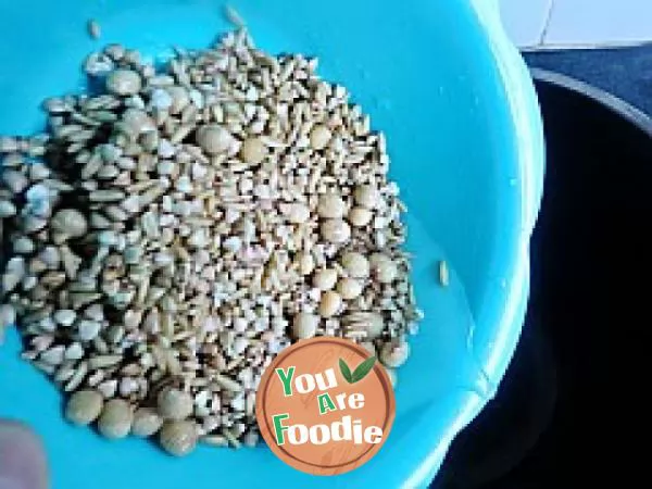 Disease relieving soybean milk -- double wheat soybean milk