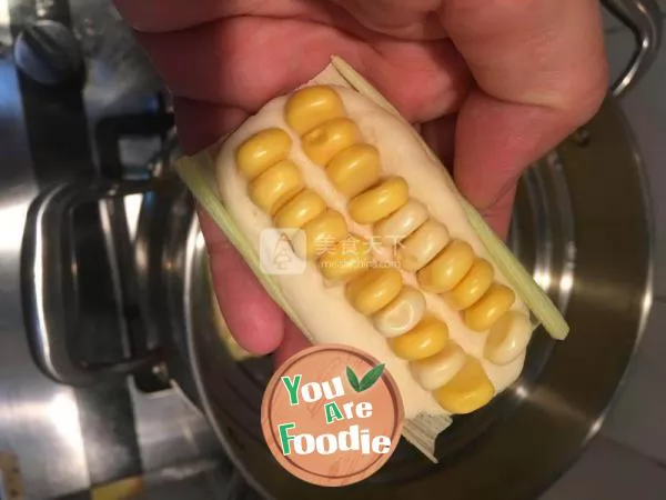 Steamed bread with corn and milk flavor