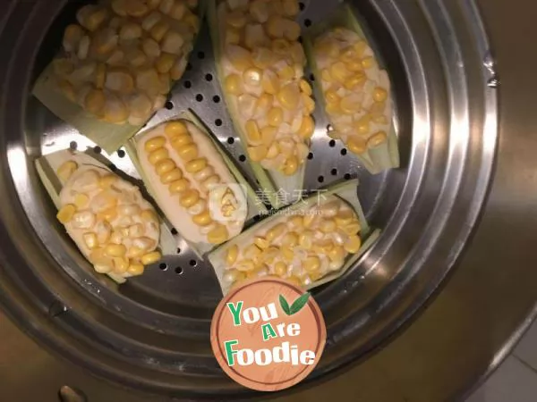 Steamed bread with corn and milk flavor