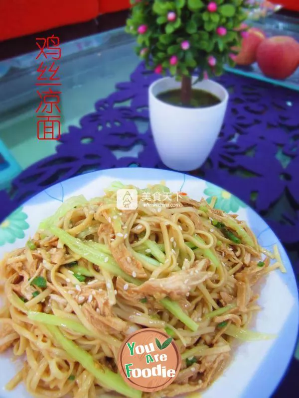 Cold noodles with shredded chicken