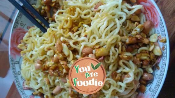 Peanut fried noodles