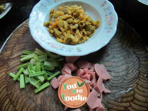 Mix and match the food --- bacon + ham + pickled mustard