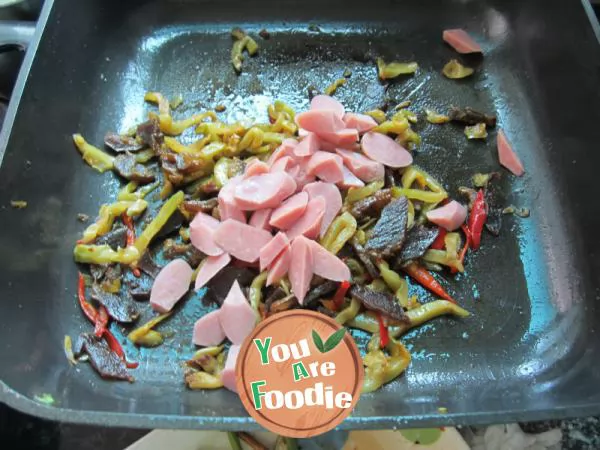 Mix and match the food --- bacon + ham + pickled mustard