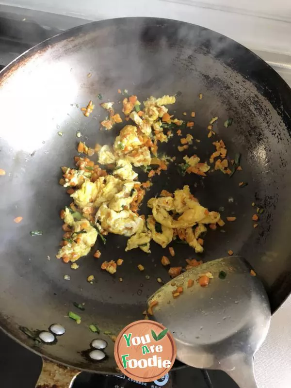 Fried rice with diced carrots and eggs